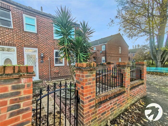 3 Bedroom End Of Terrace House To Rent In Fieldfare Road, London, SE28