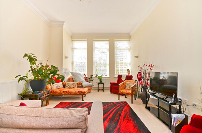 3 Bedroom Flat To Rent In Whitecroft Park, Newport, Isle Of Wight, PO30