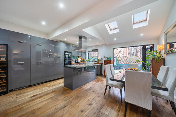 5 Bedroom Semi Detached House For Sale In Westbourne Road, London, SE26