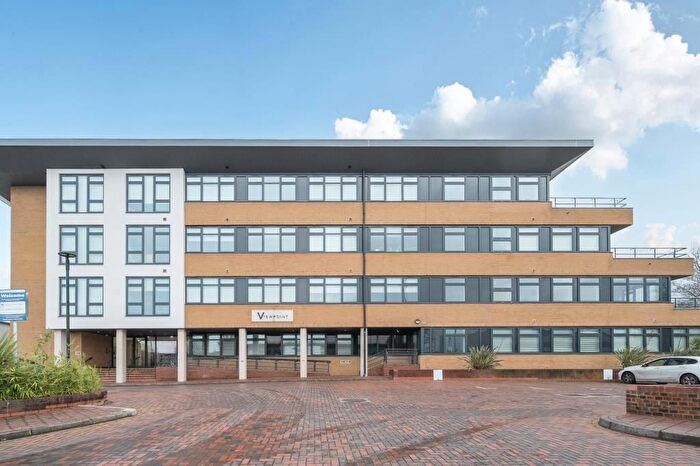 1 Bedroom Flat To Rent In London Road, Staines-Upon-Thames, TW18