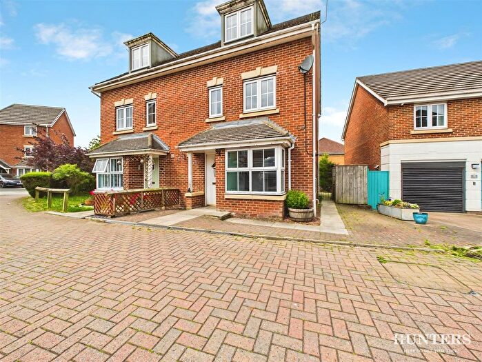 4 Bedroom Town House For Sale In Fenwick Way, Consett, DH8