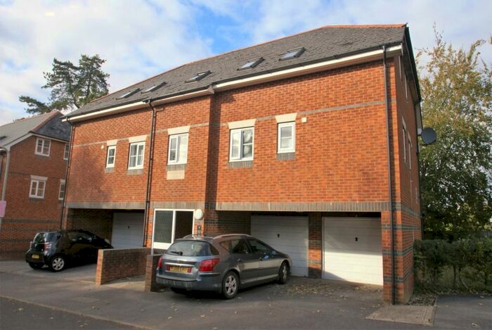 2 Bedroom Flat To Rent In Vincent Drive, Andover, SP10