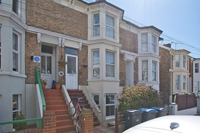 2 Bedroom Maisonette For Sale In Albert Road, Dover, Kent, CT16
