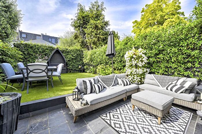 2 Bedroom Flat To Rent In Althea Street, Sands End, London, SW6