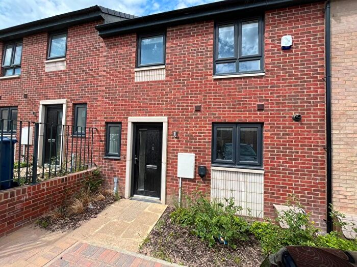 3 Bedroom Town House To Rent In Hillside Street, Sunderland, SR2