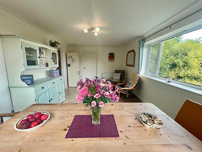4 Bedroom Detached House For Sale In Goldcroft Avenue, Weymouth, DT4