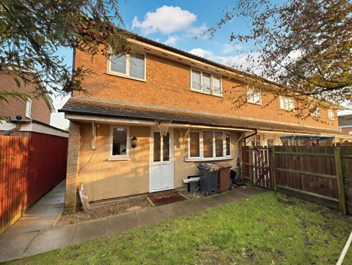 2 Bedroom Cluster House For Sale In Javelin Close, Duston, Northampton, NN5