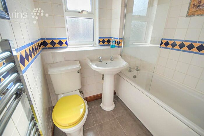 2 Bedroom Semi-Detached House For Sale In Saltersgate Close, Lower Earley, Reading, RG6