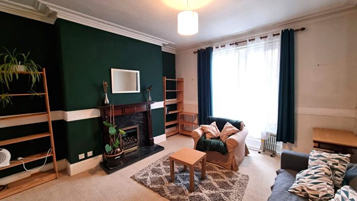2 Bedroom Flat To Rent In Rosemount Place, Rosemount, Aberdeen, AB25