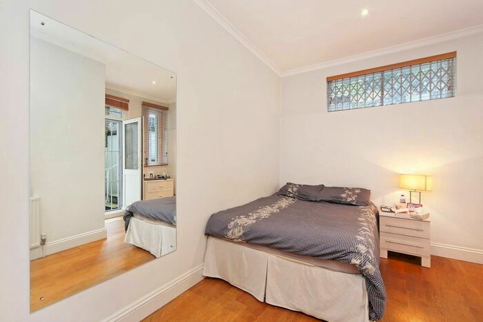 3 Bedroom Flat To Rent In Philbeach Gardens, Earls Court, London, SW5