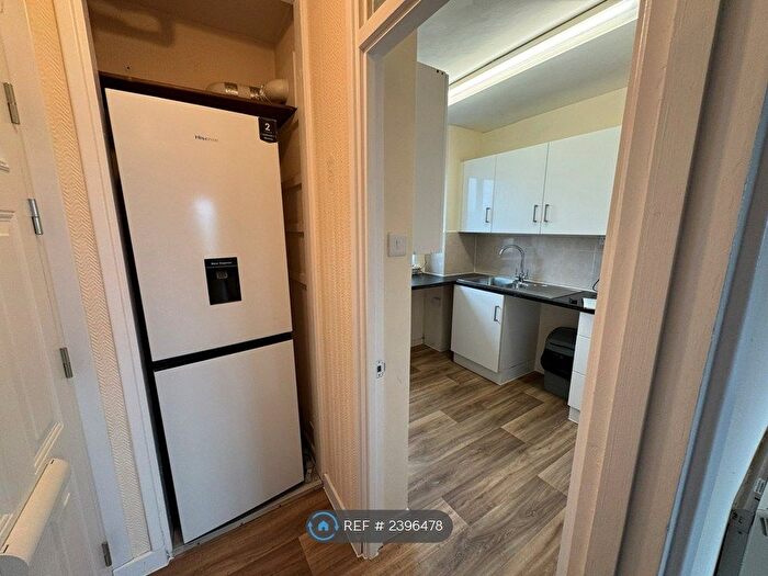 2 Bedroom Flat To Rent In Sterte Close, Poole, BH15
