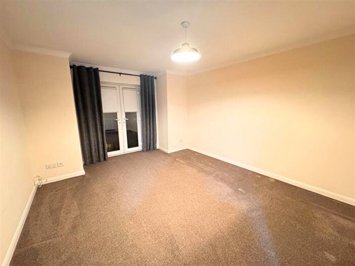 2 Bedroom Flat To Rent In Caledonian Gate, Coatbridge, ML5