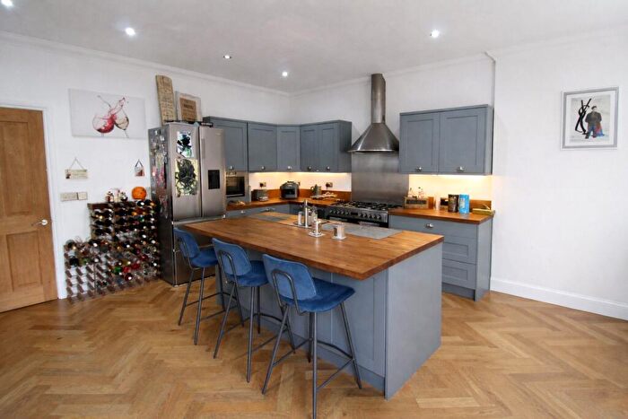 4 Bedroom Semi-Detached House To Rent In Cavendish Road, Southsea, Hampshire, PO5