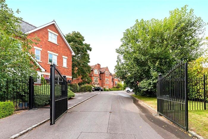 2 Bedroom Flat To Rent In Upcross Gardens, Reading, Berkshire, RG1