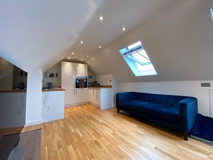 2 Bedroom Apartment To Rent In Pebble Lane, Aylesbury, HP20