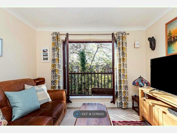 2 Bedroom Flat To Rent In St. Mildreds Place, Canterbury, CT1