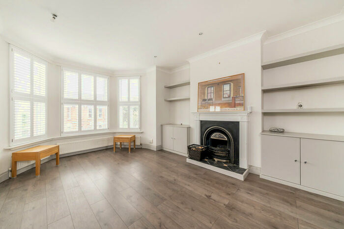 3 Bedroom Apartment To Rent In Radcliffe Avenue, London, NW10