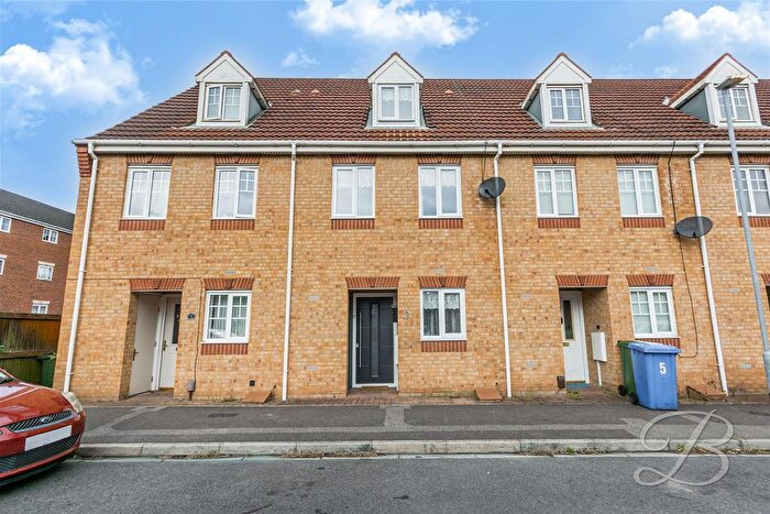 3 Bedroom Town House To Rent In Curbar Close, Mansfield, NG18