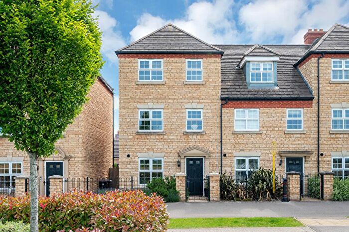 4 Bedroom Town House For Sale In Langton Walk, Stamford, PE9