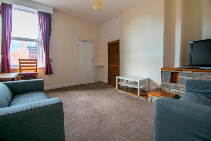 4 Bedroom Flat To Rent In Lavender Gardens, Jesmond, Newcastle Upon Tyne NE2