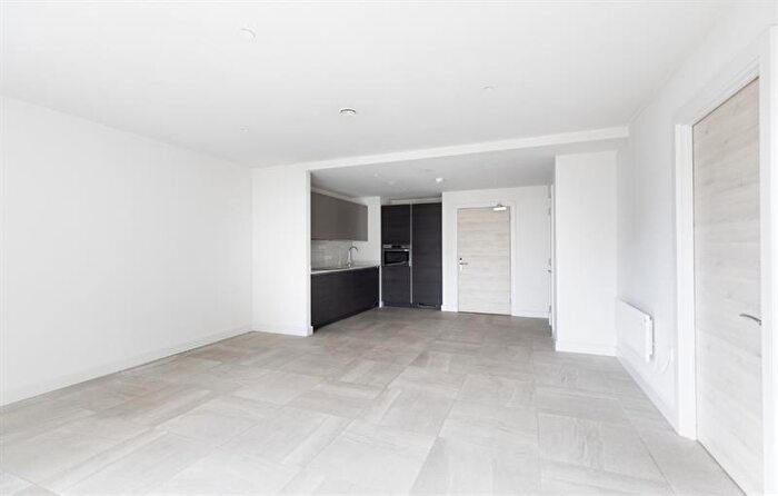 1 Bedroom Flat To Rent In Rochdale Road, Manchester, Greater Manchester, M4