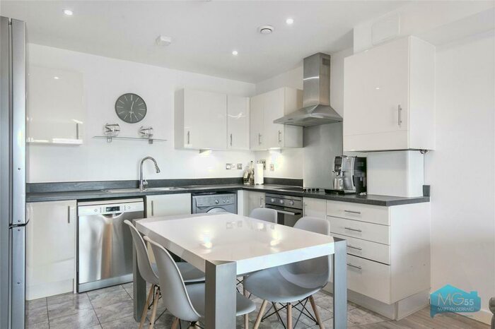 2 Bedroom Apartment To Rent In Great North Way, Hendon, London, NW4