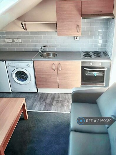 1 Bedroom Flat To Rent In Aston Street, Leeds, LS13