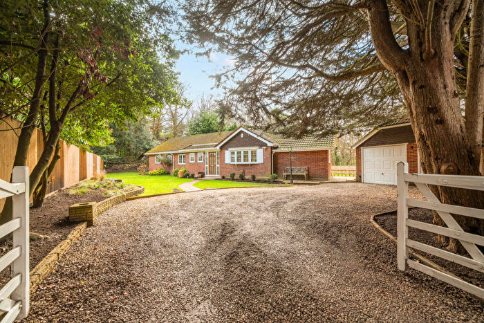 3 Bedroom Bungalow For Sale In Brenchley Close, Chislehurst, BR7