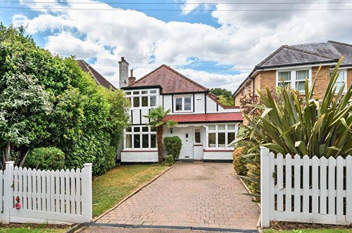 4 Bedroom Detached House For Sale In Barnet Gate Lane, Arkley, EN5