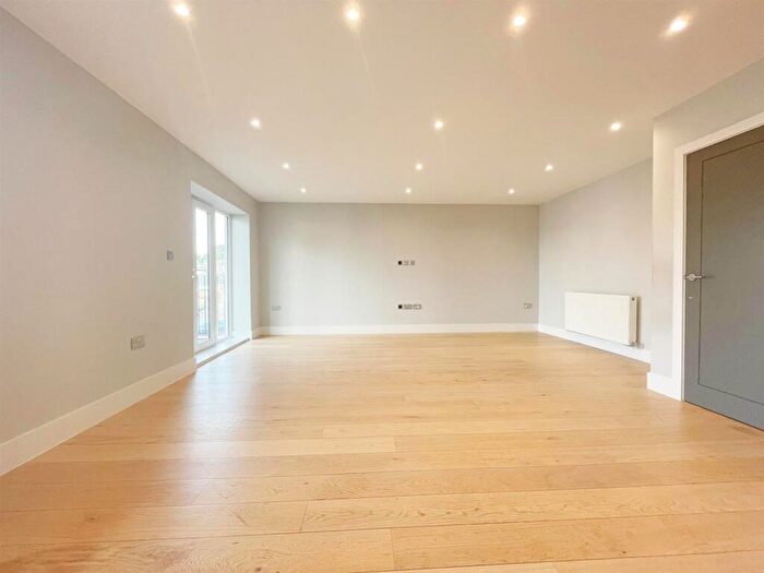 1 Bedroom Flat To Rent In The Mount, Brentwood, Essex, CM14