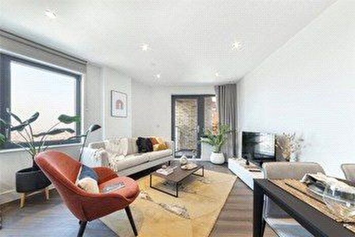 2 Bedroom Flat To Rent In Uncle Southall, Merrick Road, Southall, UB2