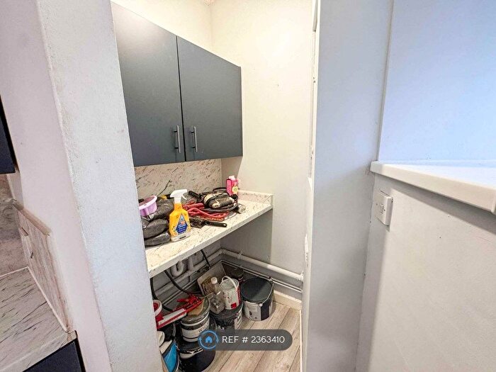 2 Bedroom Flat To Rent In Burnley Road East, Rossendale, BB4