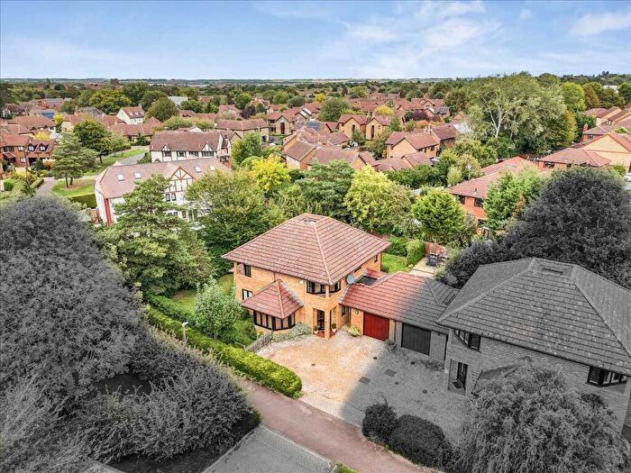 5 Bedroom Detached House For Sale In Angelica Court, Walnut Tree, Milton Keynes, MK7