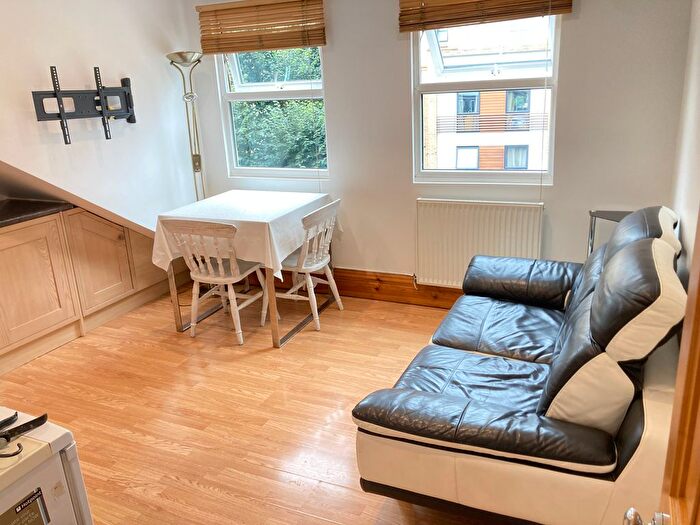 2 Bedroom Flat To Rent In Very Near Craven Avenue Area, Ealing Broadway West, W5