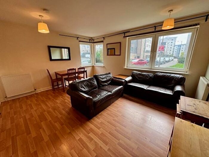 2 Bedroom Flat To Rent In /, Albion Gardens, Edinburgh, EH7