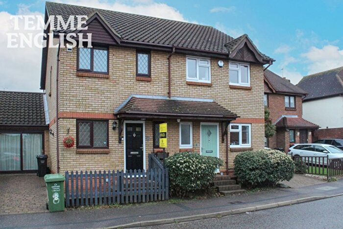 2 Bedroom Semi Detached House For Sale In Wallace Drive, Wickford, SS12