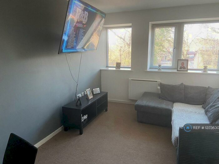1 Bedroom Flat To Rent In Larch House, Kingswinford, DY6