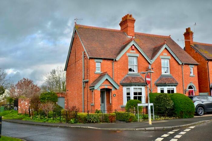 4 Bedroom Semi-Detached House For Sale In Shinehill Lane, South Littleton, Evesham, WR11