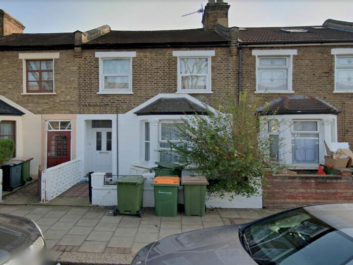 2 Bedroom Flat To Rent In St. Dunstan's Road, London, E7