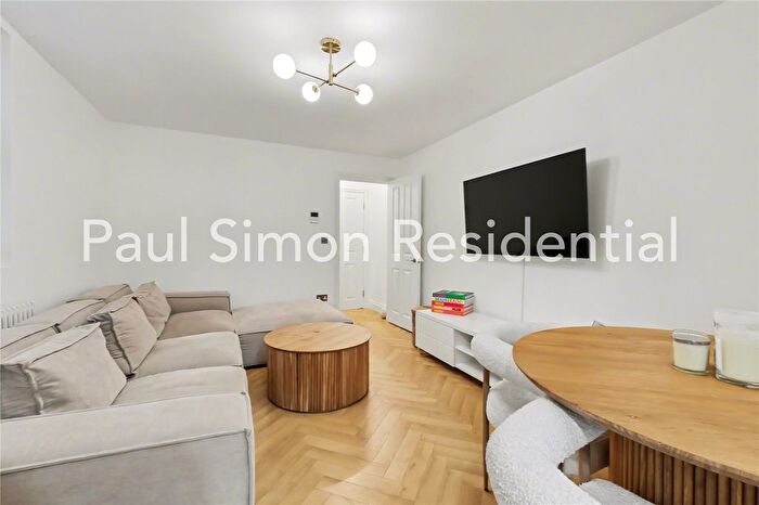 2 Bedroom Flat For Sale In Burgoyne Road, London, N4