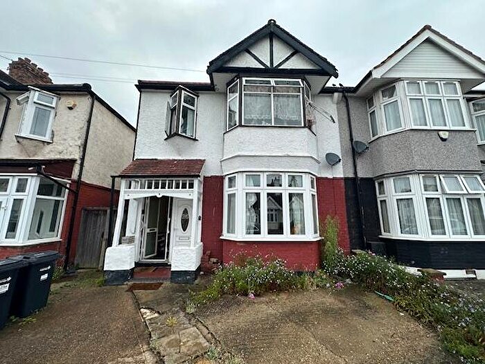 1 Bedroom Flat To Rent In Breamore Road, Ilford, London, IG3