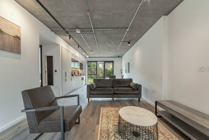 3 Bedroom Apartment To Rent In Lawrence Road, London, N15