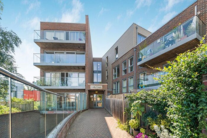 3 Bedroom Flat For Sale In Park Road, Crouch End, London, N8