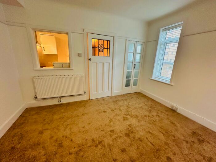 1 Bedroom Flat To Rent In Manor Road, Bournemouth, BH1