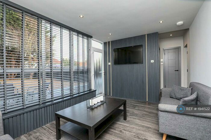 4 Bedroom Semi-Detached House To Rent In Elizabeth Fry Road, Norwich, NR2