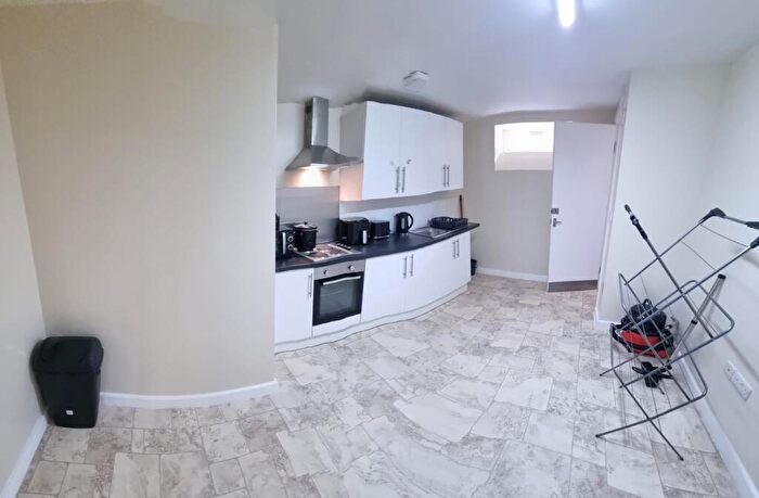 4 Bedroom House To Rent In Wells Road, Bristol, BS14