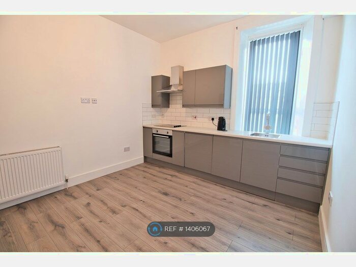 1 Bedroom Flat To Rent In Blackhall Street, Paisley, PA1