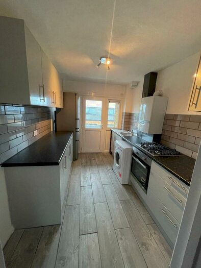 3 Bedroom Flat To Rent In Titley Close, Chingford, London, E4