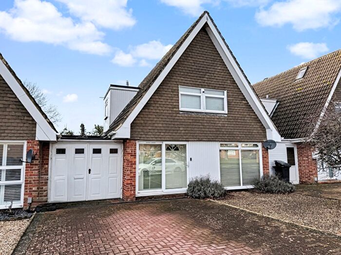 3 Bedroom Detached House For Sale In Fairlawn, Liden, Swindon, SN3