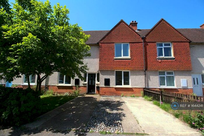 4 Bedroom Terraced House To Rent In Shepherds Hill, Guildford, GU2